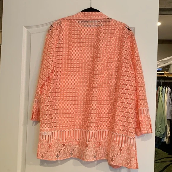 NWT Beautiful coral colored blouse w/ attached tank and silver tone necklace - Picture 2 of 9